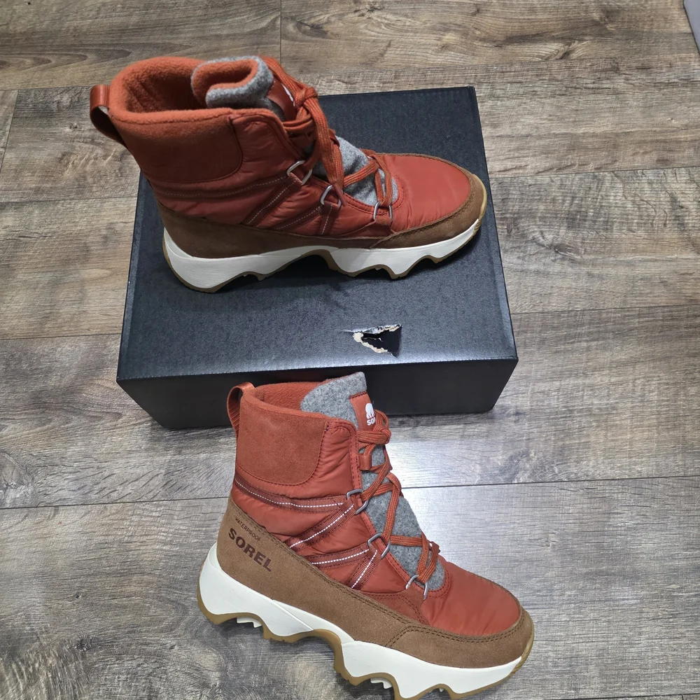 Sorel Kinetic Impact Insulated WPRed and Brown Winter Boots Women 7